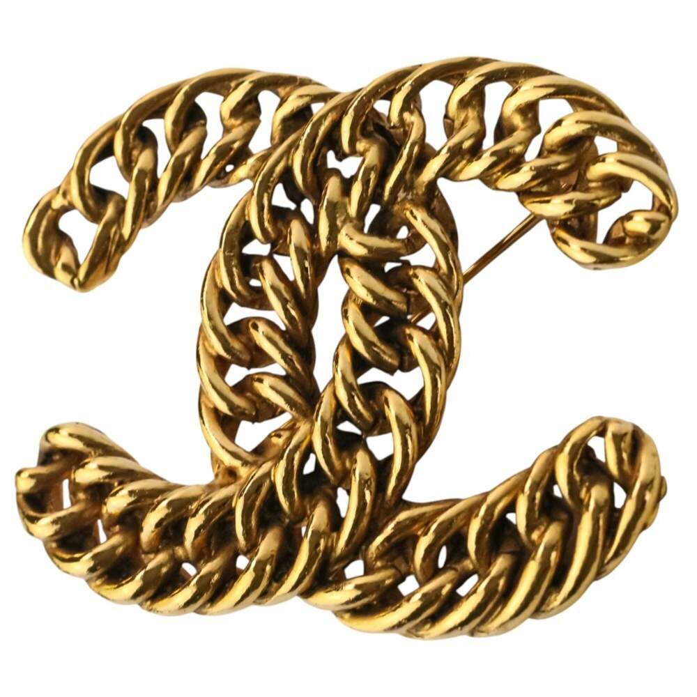 CHANEL Vintage Gold Logo Brooch - Picture 2 of 12